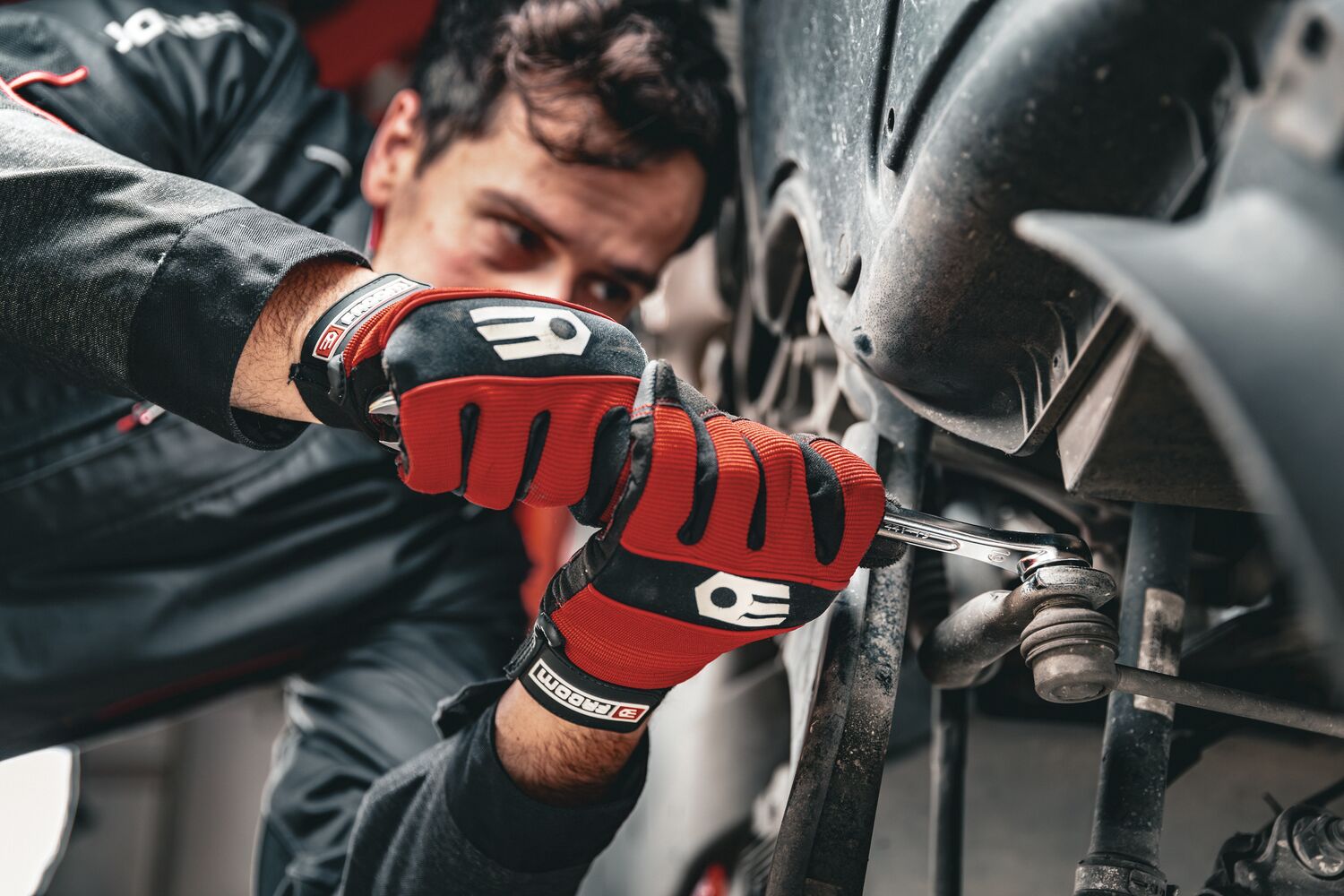 Grip long combination wrench in use Grip long combination wrench in use