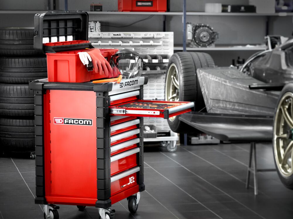 FACOM roller cabinet in automotive workshop